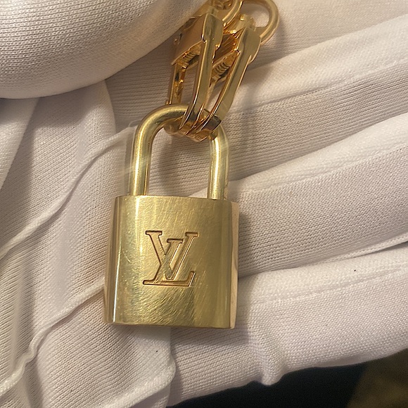 COPY - Louis Vuitton Lock 317, No Key, With 16” Unbranded Chain - Picture 3 of 5